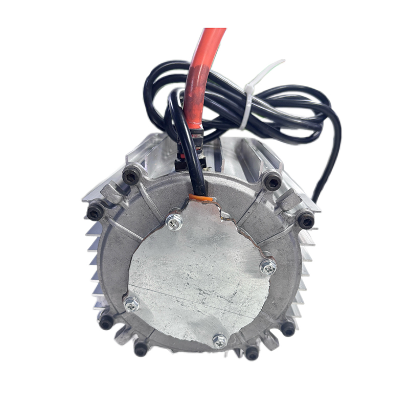 Középhajtású motor